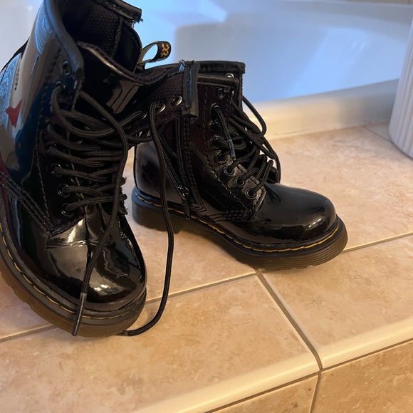 Dr. Martens Size 7 T(toddler) boot - Picture 5 of 7